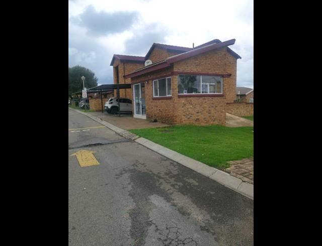 2 BEDROOM TOWNHOUSE FOR SALE IN HONEYPARK